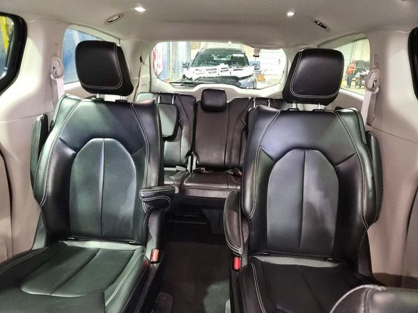 2023 CHRYSLER PACIFICA Touring L — SUVN