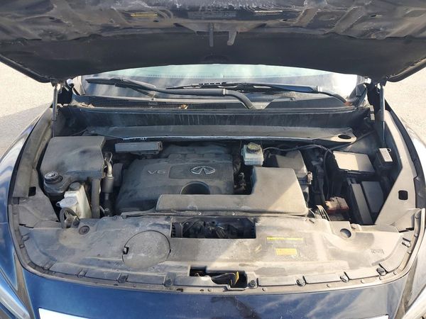 2017 INFINITI QX60 — Engine bay