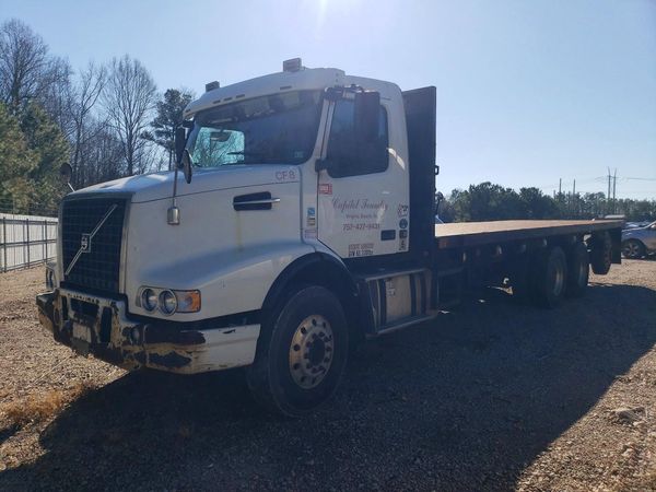 2014 VOLVO VHD