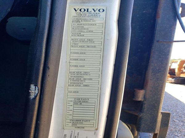2014 VOLVO VHD