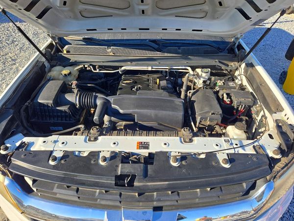 2019 CHEVROLET COLORADO Work Truck — Engine bay