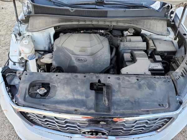 2020 KIA SORENTO EX, S — Engine bay