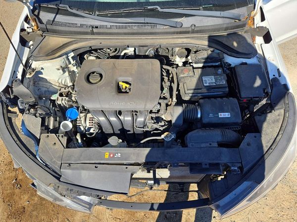 2019 HYUNDAI ELANTRA — Engine bay