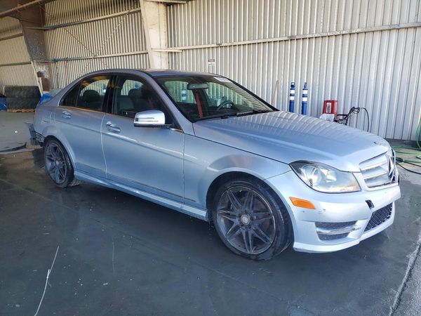 2013 MERCEDES-BENZ C C250 — Passenger 3/4