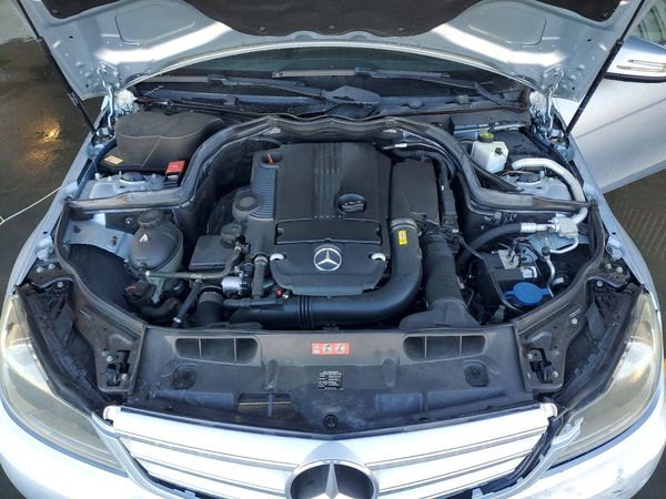 2013 MERCEDES-BENZ C C250 — Engine bay