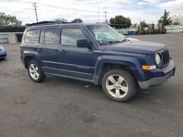 2014 JEEP PATRIOT Latitude — Passenger 3/4