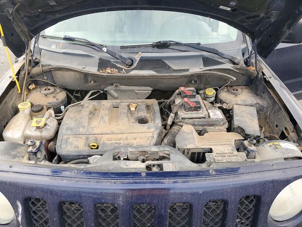 2014 JEEP PATRIOT Latitude — Engine bay