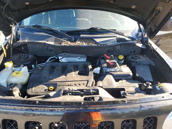2015 JEEP PATRIOT Latitude — Engine bay