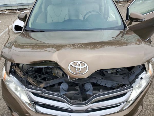 2014 TOYOTA VENZA XLE — Engine bay