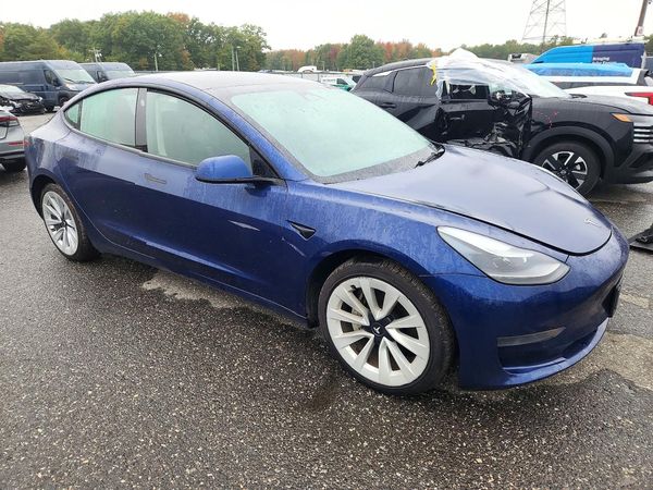 2022 TESLA MODEL 3 — Passenger 3/4