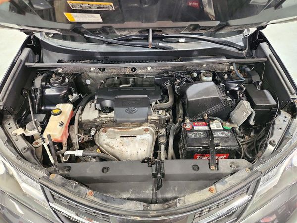 2013 TOYOTA RAV4 Sports — Engine bay