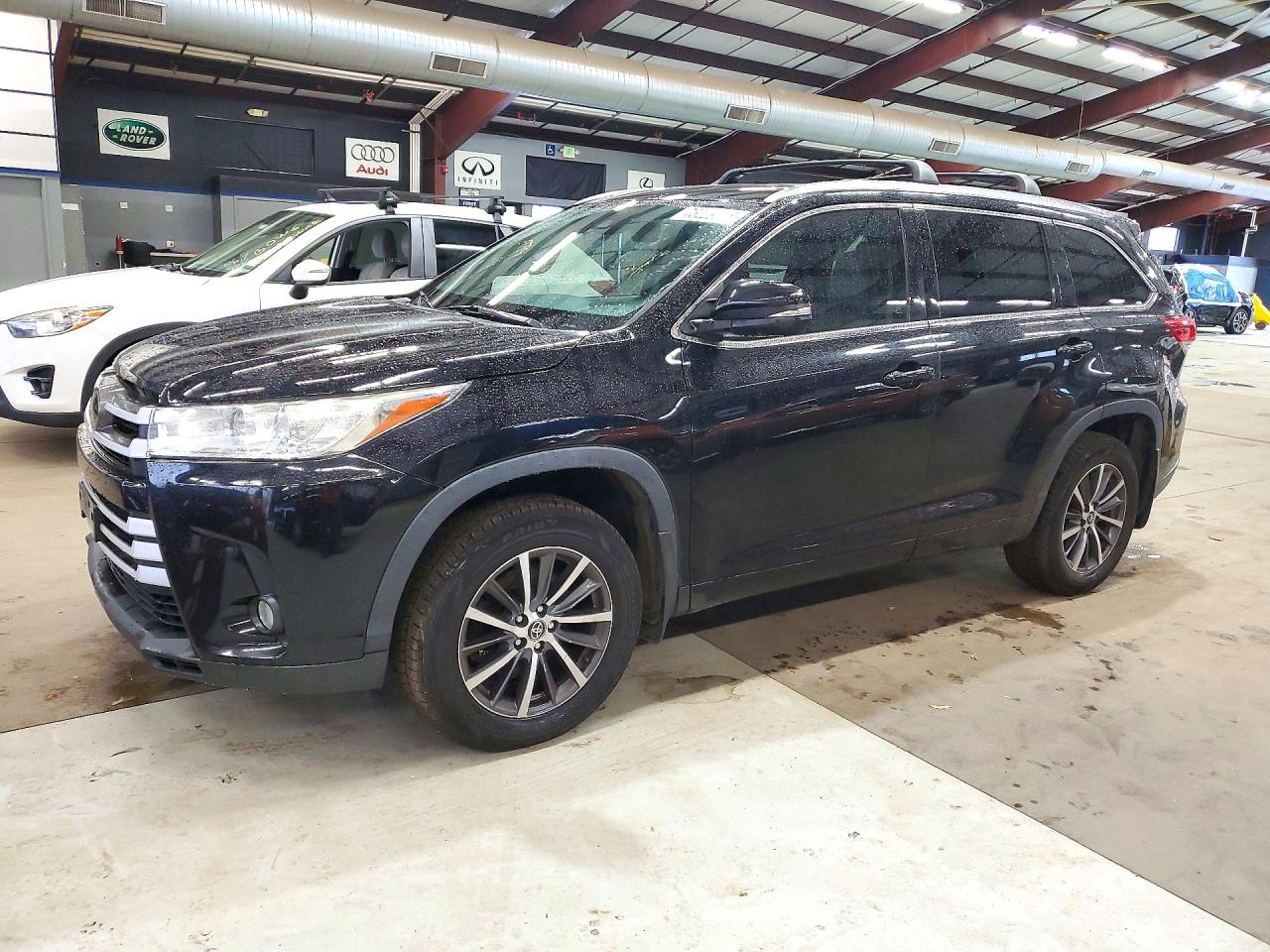 2018 TOYOTA HIGHLANDER SE/XLE — Front 3/4