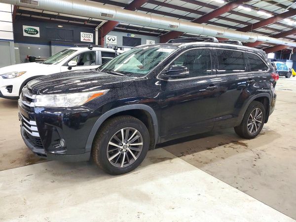 2018 TOYOTA HIGHLANDER SE/XLE — Front 3/4