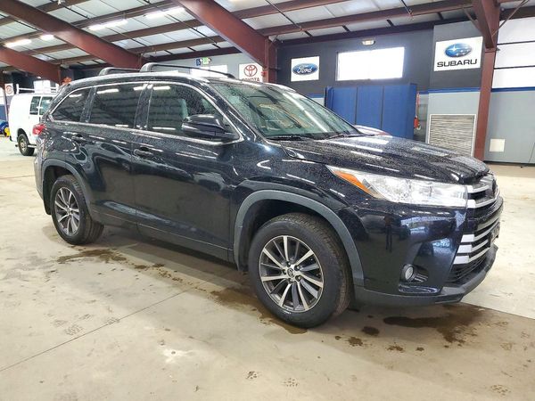 2018 TOYOTA HIGHLANDER SE/XLE — Passenger 3/4