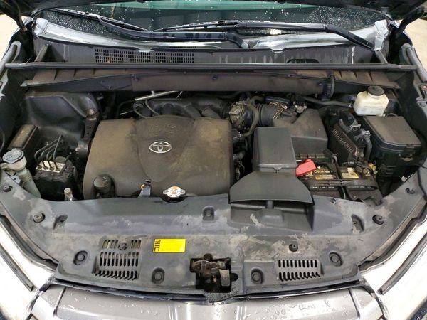 2018 TOYOTA HIGHLANDER SE/XLE — Engine bay
