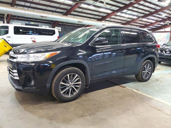 2017 TOYOTA HIGHLANDER — DSFA — Front 3/4