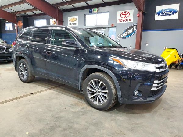 2017 TOYOTA HIGHLANDER SE/XLE — Passenger 3/4