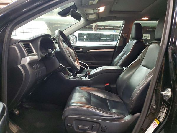 2017 TOYOTA HIGHLANDER SE/XLE — DENT