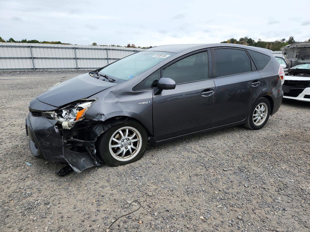 2017 TOYOTA PRIUS — Front 3/4