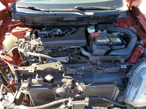 2018 NISSAN ROGUE — Engine bay