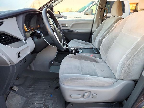 2015 TOYOTA SIENNA — DENT