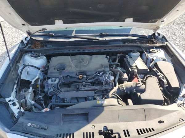 2021 TOYOTA CAMRY SE — Engine bay