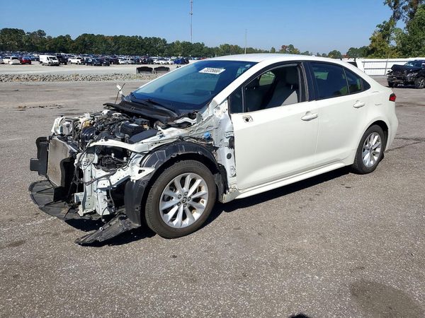 2021 TOYOTA COROLLA LE w/Premium pkg2 — Front 3/4
