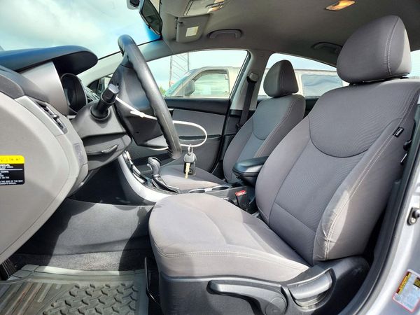 2014 HYUNDAI ELANTRA GLS (Middle) — DENT