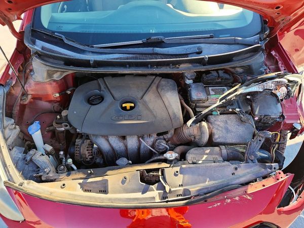 2016 HYUNDAI ELANTRA — Engine bay