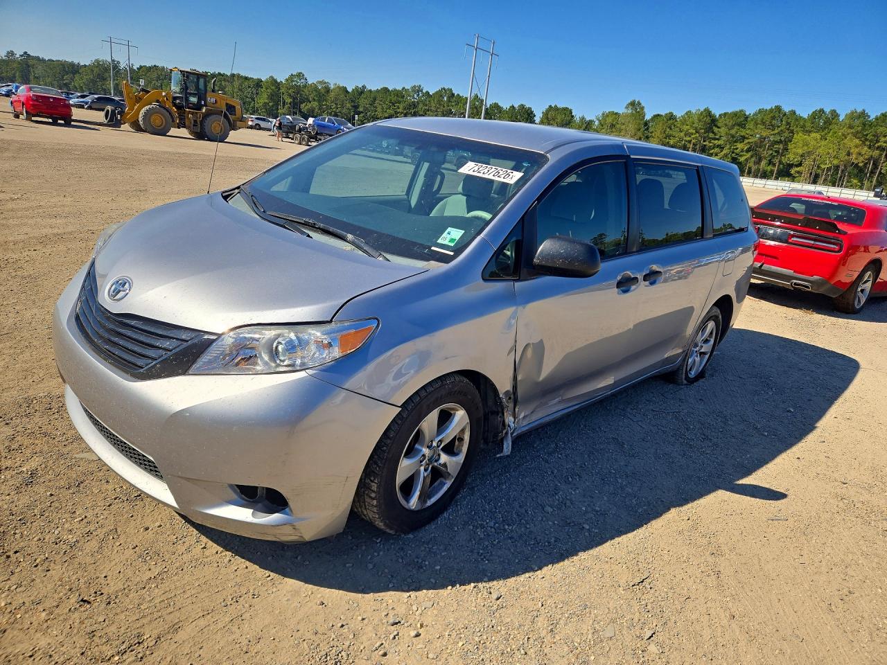 2013 TOYOTA SIENNA — Front 3/4