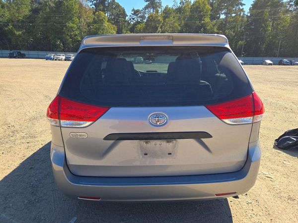 2013 TOYOTA SIENNA — DIRR