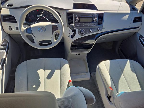 2013 TOYOTA SIENNA — CKPT