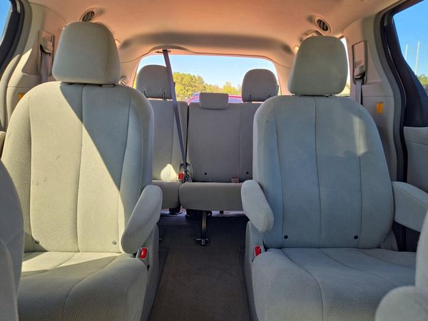 2013 TOYOTA SIENNA — SUVN