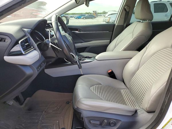 2020 TOYOTA CAMRY SE — DENT