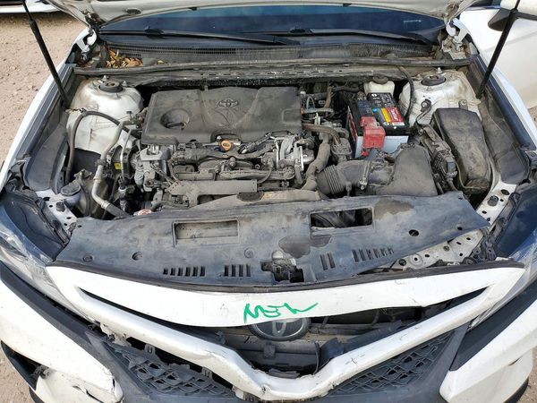 2020 TOYOTA CAMRY SE — Engine bay
