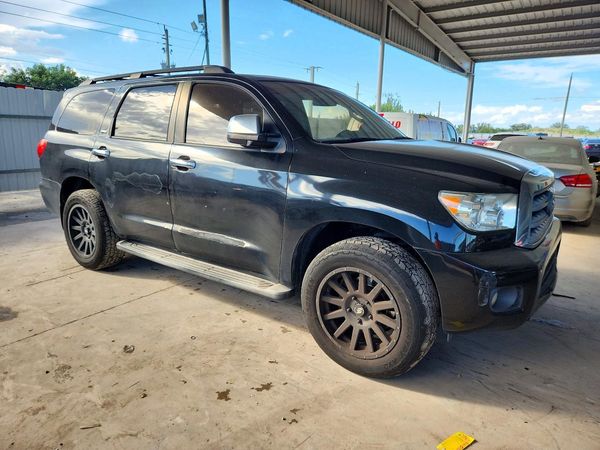 2012 TOYOTA SEQUOIA — Passenger 3/4