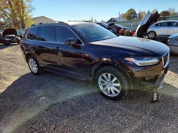2018 VOLVO XC90 Momentum — Passenger 3/4