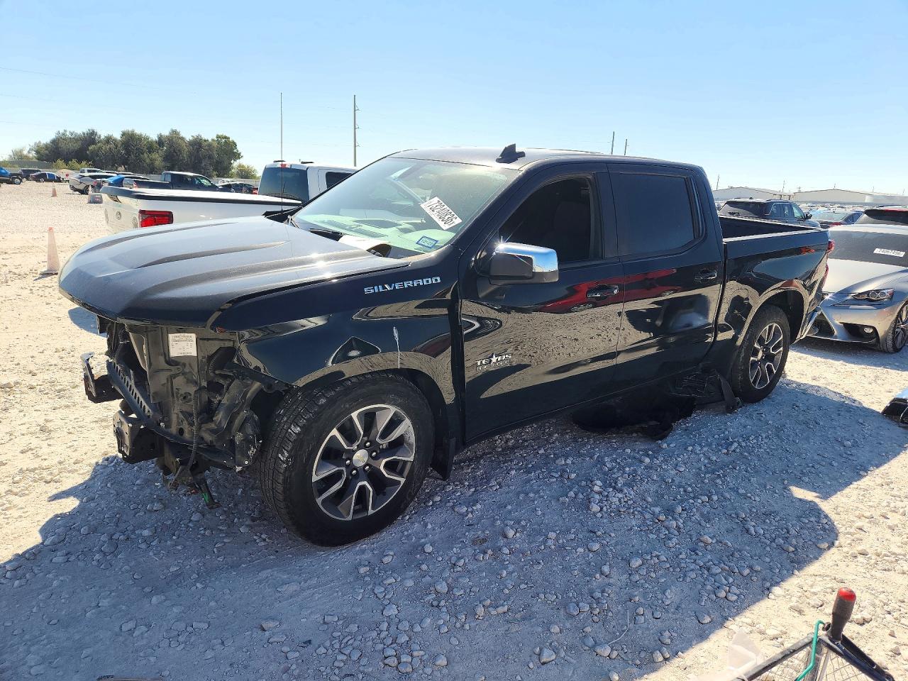 2021 CHEVROLET SILVERADO LT — Front 3/4