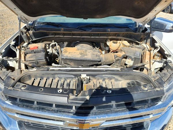 2020 CHEVROLET SILVERADO LT — Engine bay