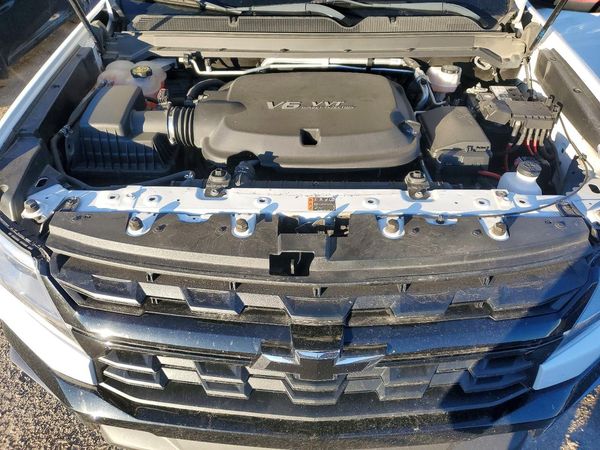 2021 CHEVROLET COLORADO LT — Engine bay