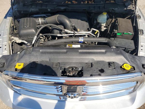 2014 RAM 1500 SLT — Engine bay