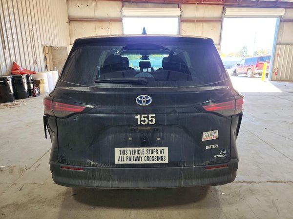 2022 TOYOTA SIENNA LE — DIRR