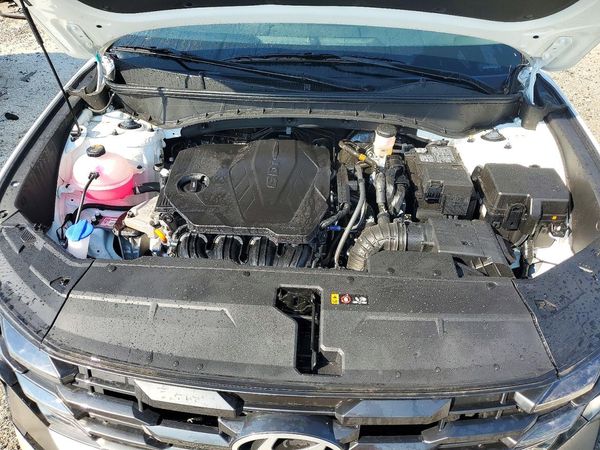 2025 HYUNDAI TUCSON SE — Engine bay