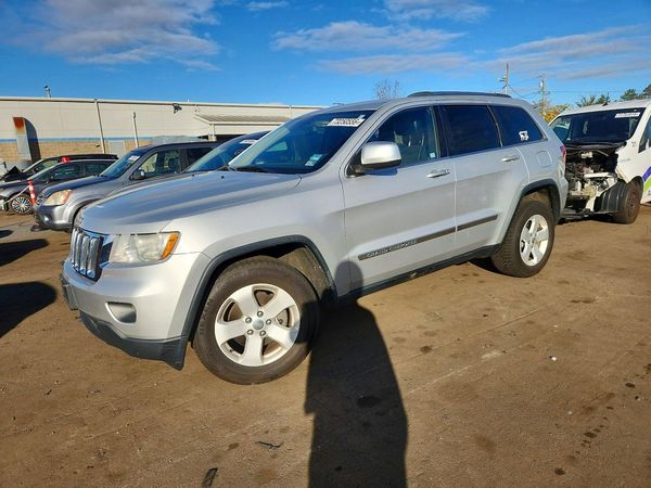 2013 JEEP CHEROKEE Laredo — Front 3/4