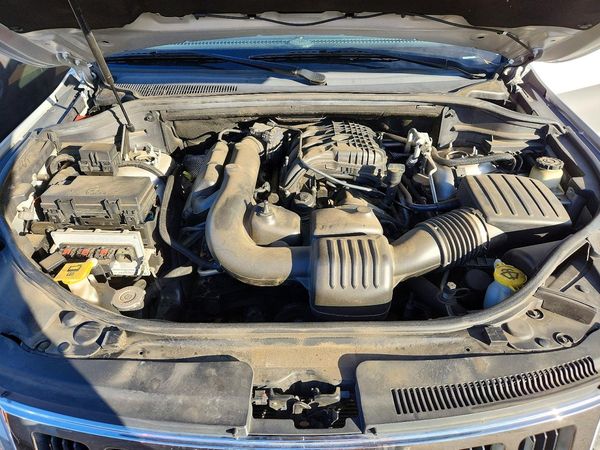 2013 JEEP CHEROKEE Laredo — Engine bay