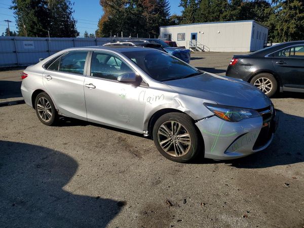 2016 TOYOTA CAMRY — Passenger 3/4