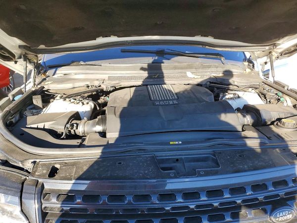 2014 LAND ROVER RANGEROVER HSE — Engine bay