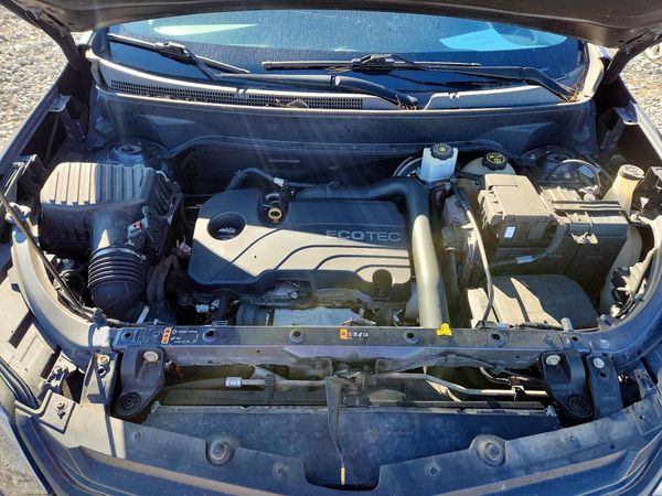 2018 CHEVROLET EQUINOX LT (1LT) — Engine bay