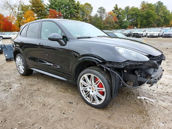 2014 PORSCHE CAYENNE GTS — Passenger 3/4