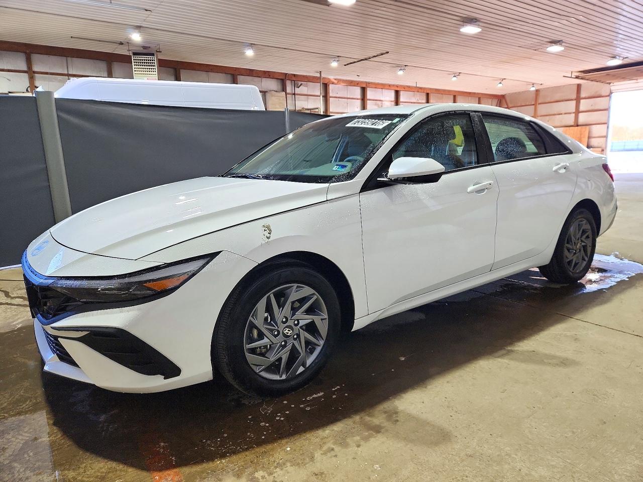 2026 HYUNDAI ELANTRA — Front 3/4